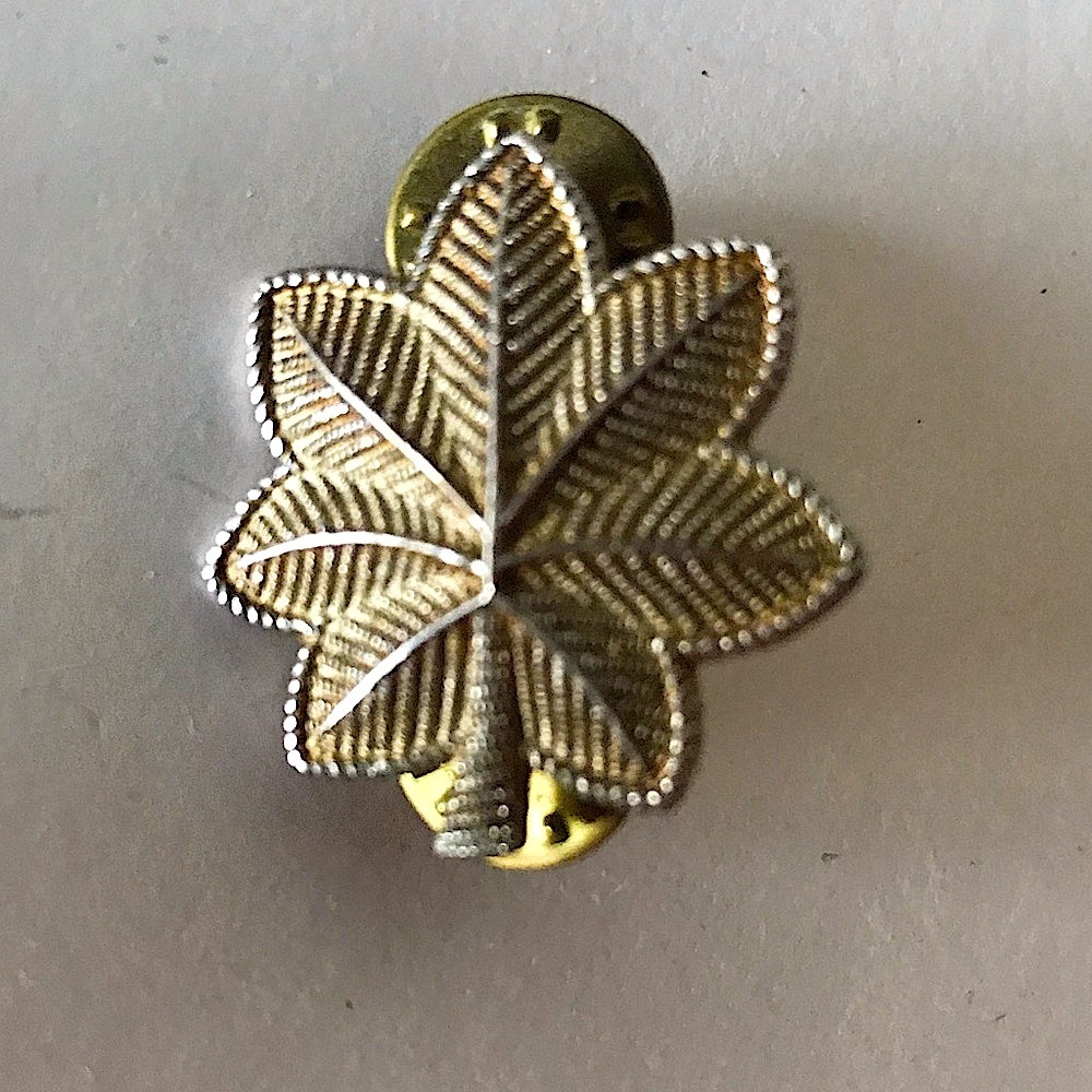 Sterling silver vintage 1950s brooch pin leaf world war 2 medal